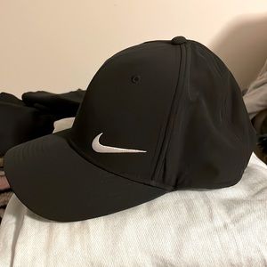 Nike aero bill dri fit classic99 golf hat